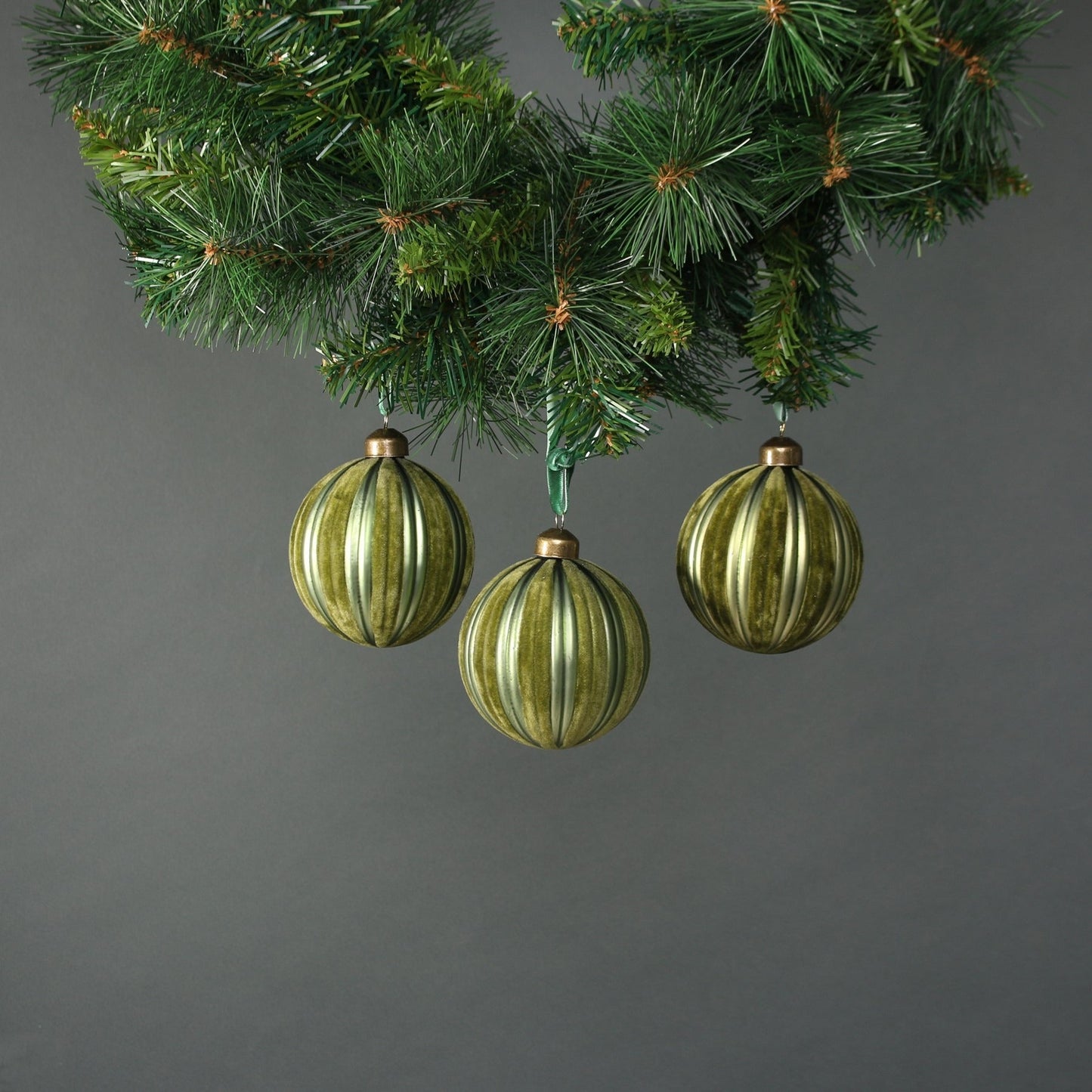 Kaia 8cm Glass Green Velvet Bauble (Set of 4)