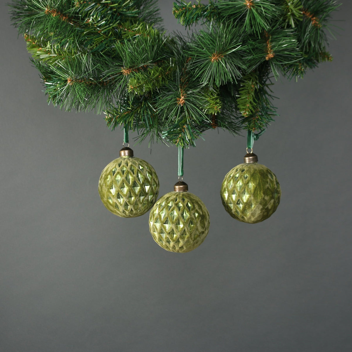 Discover the Aine 8cm Glass Velvet Diamond Green Bauble (4) at Bristow Direct
