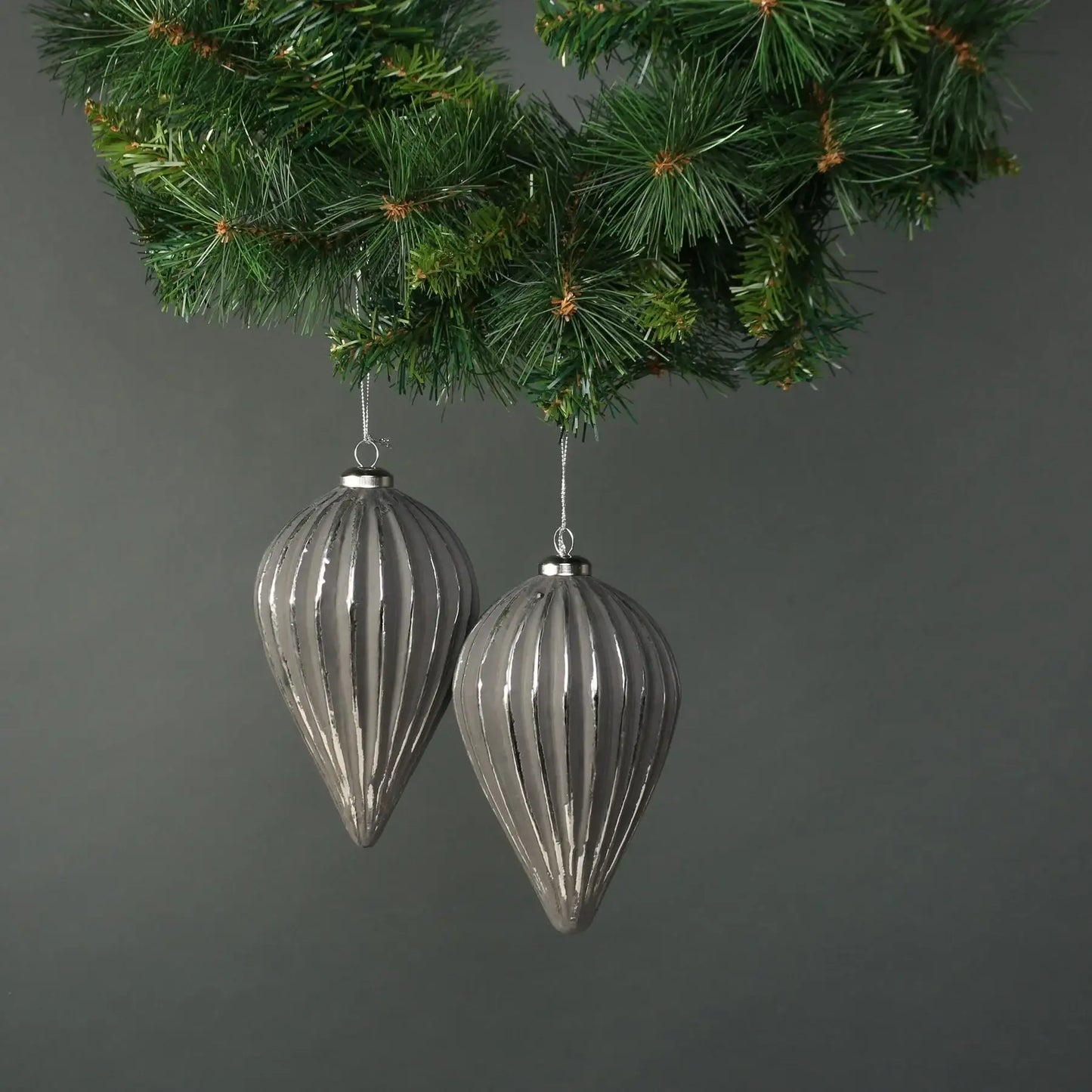 Naida Glass Large Drop Bauble Pewter and Silver (Set of 4)